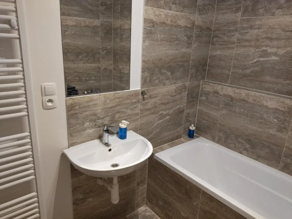 Brand New Two Room Apartment #34 With Free Secure Parking In The Center Prag Tschechische Republik
