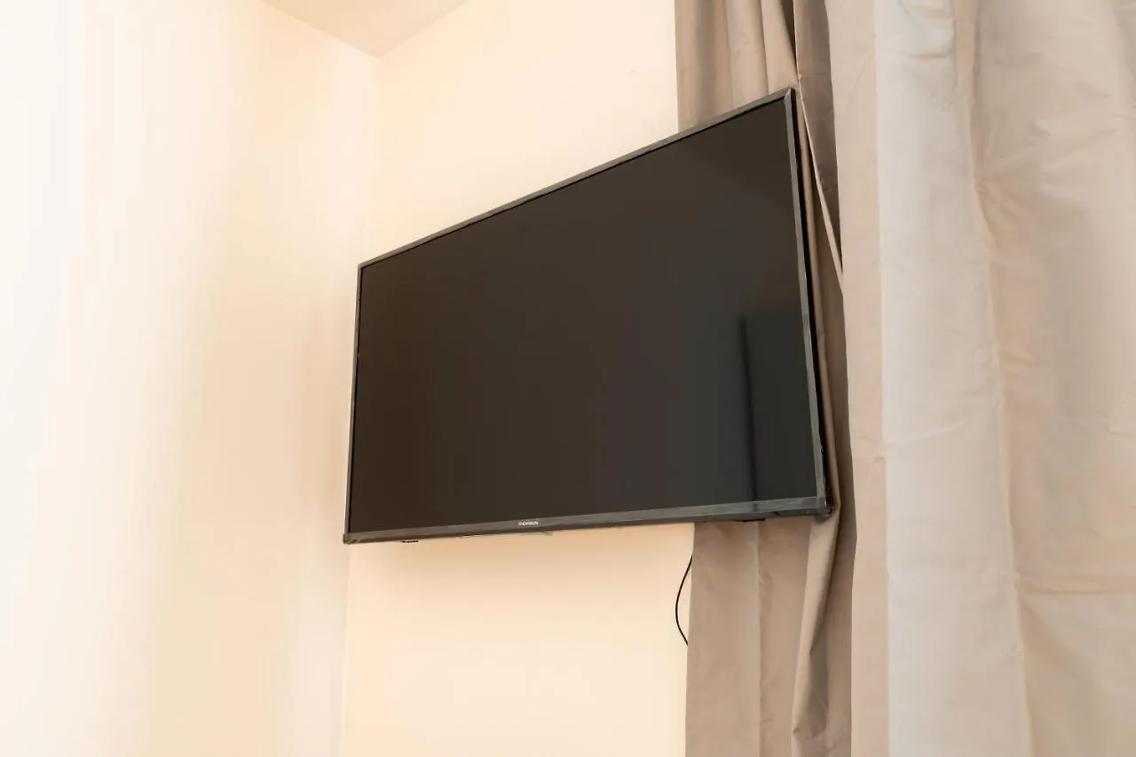 Brand New Two Room Apartment #34 With Free Secure Parking In The Center Prague